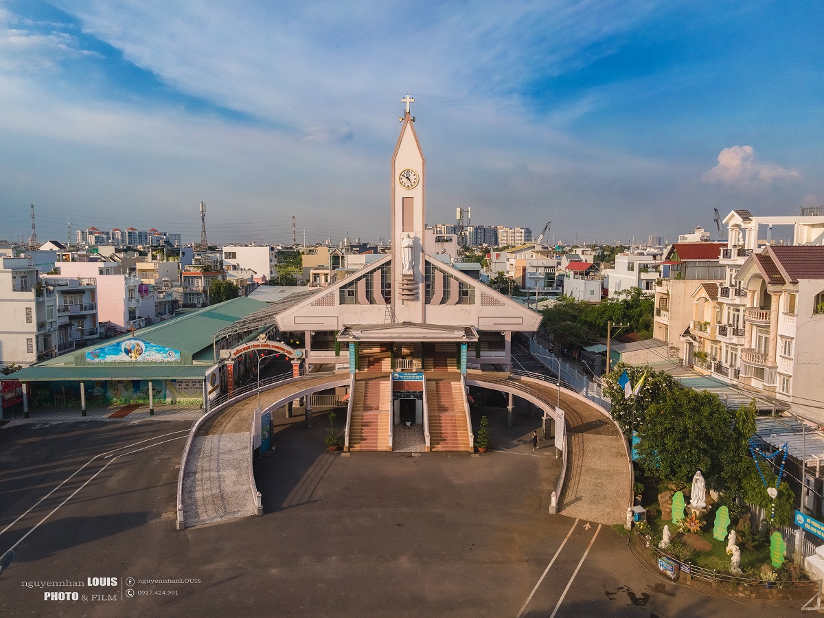 Nhà thờ Giáo xứ Nữ Vương Hòa Bình