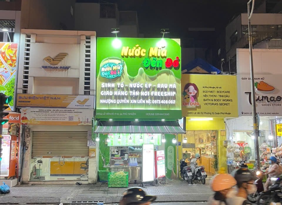Nước Mía Đèn Đỏ – Sinh tố và nước ép Lê Văn Sỹ
