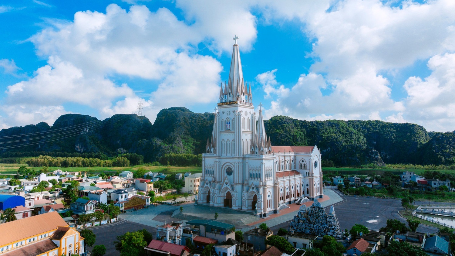 Nhà thờ Giáo xứ Lãng Vân