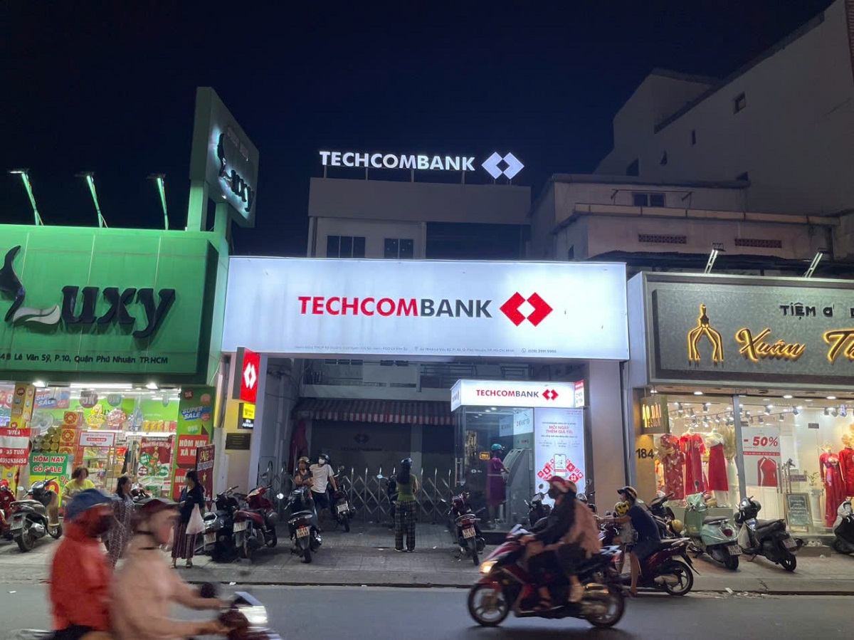 Ngân hàng Techcombank Lê Văn Sỹ
