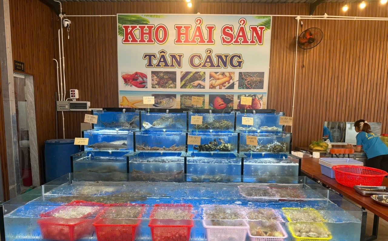 Nhà hàng Hải Sản Tân Cảng