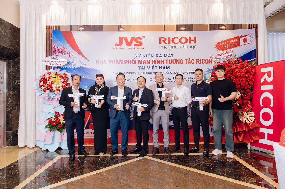 ricoh-gioi-thieu-nha-phan-phoi-man-hinh-tuong-tac-1